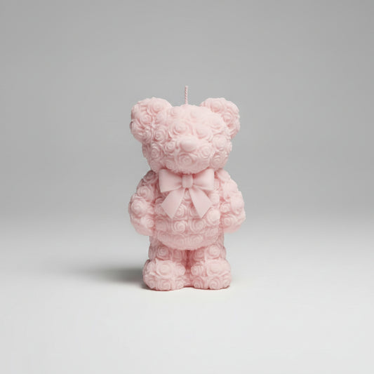 Bougie parfumée artisanale ourson fleuri rose sur fond blanc