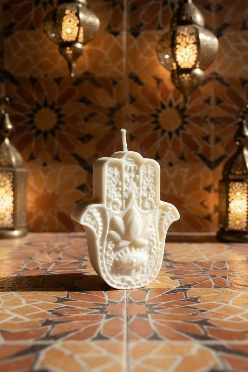 Bougie parfumée artisanale Main de Fatma Crème dans un décor oriental