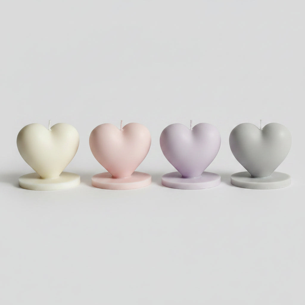 Bougie parfumée artisanale forme coeur en rose, gris, violet et crème