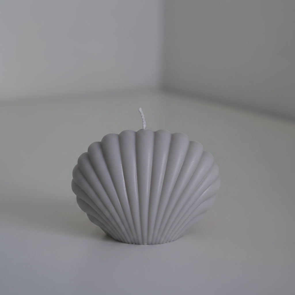 Bougie parfumée artisanale forme coquillage grise