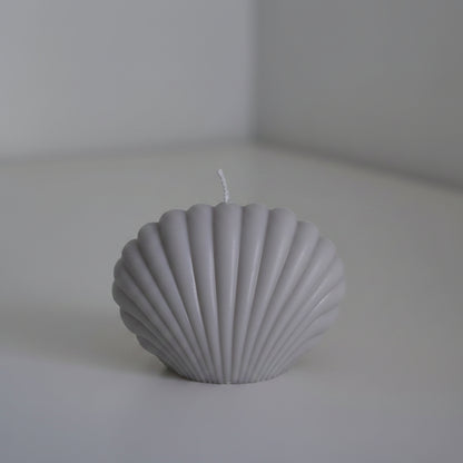 Bougie parfumée artisanale forme coquillage grise