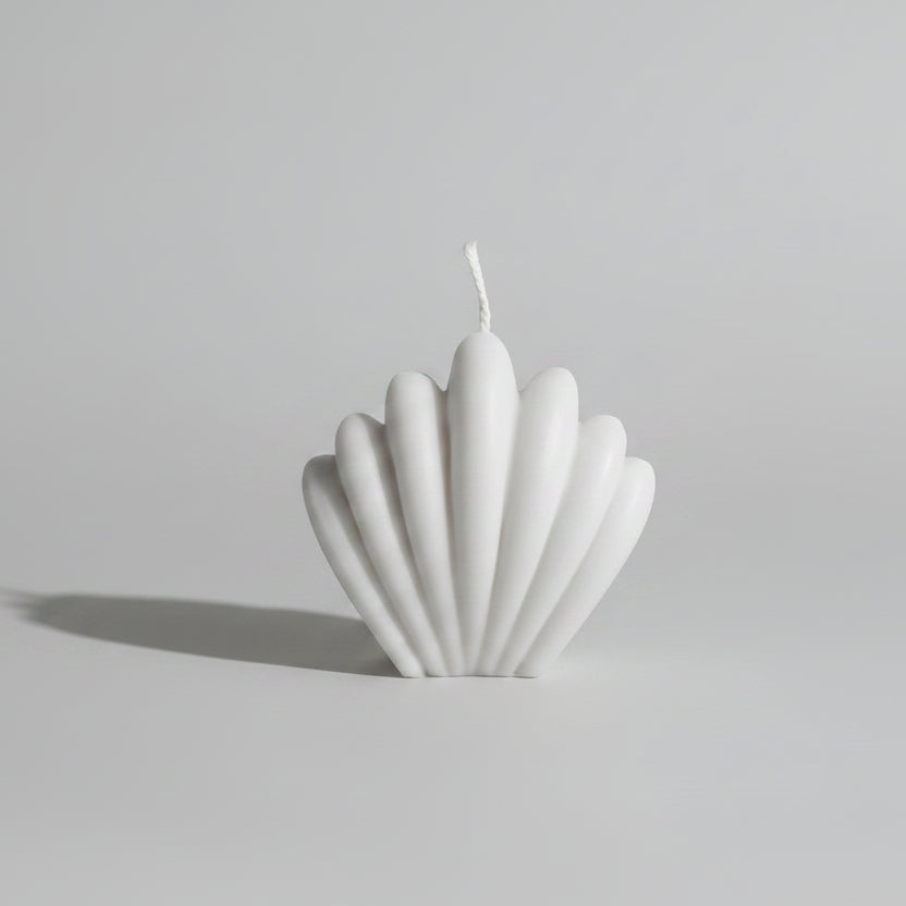 Bougie parfumée artisanale forme coquillage gris