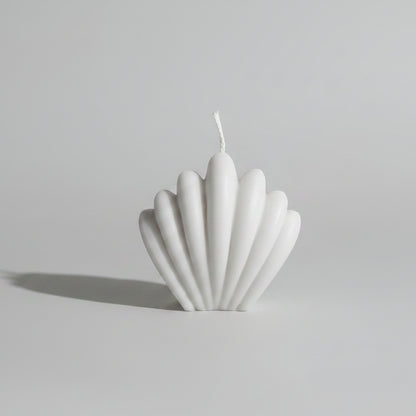Bougie parfumée artisanale forme coquillage gris