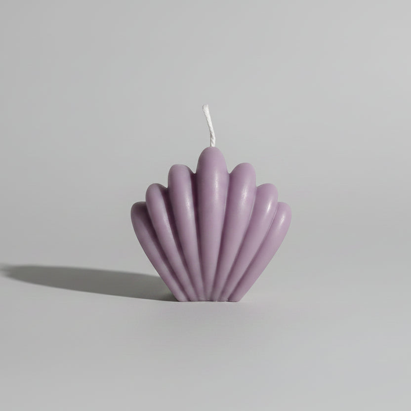 Bougie parfumée artisanale forme coquillage violet