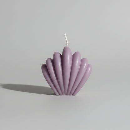 Bougie parfumée artisanale forme coquillage violet