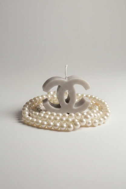 Bougie parfumée artisanale forme logo C mini gris