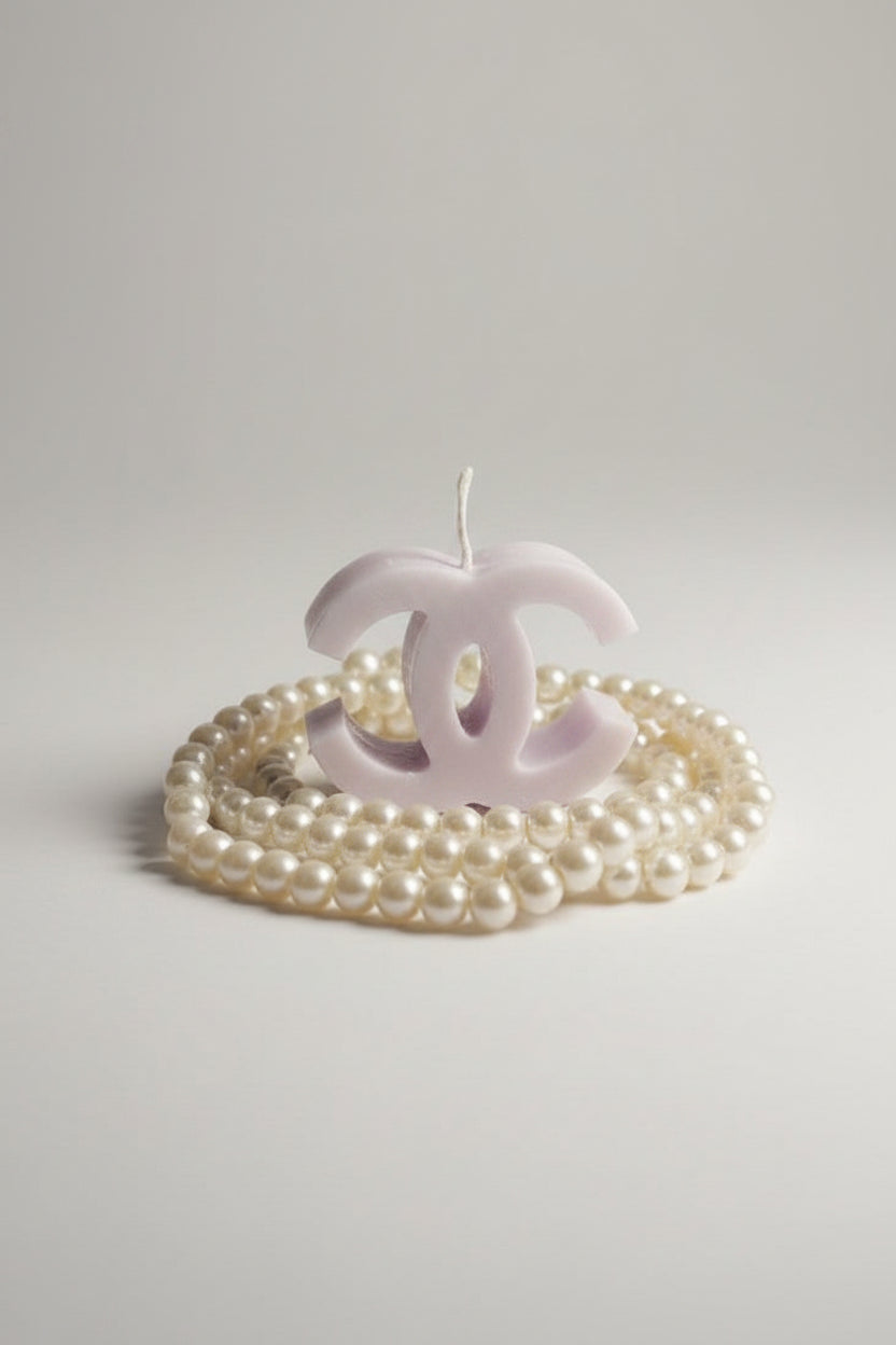 Bougie parfumée artisanale forme logo C mini violet