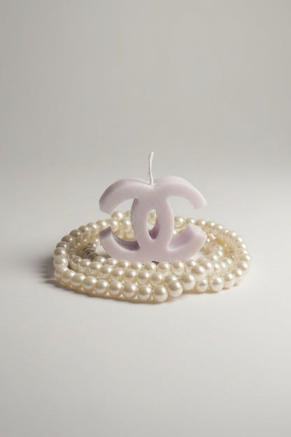 Bougie parfumée artisanale forme logo C mini violet