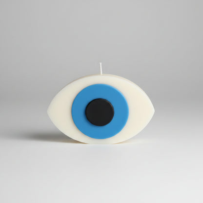 Bougie parfumée artisanale oeil sur fond blanc