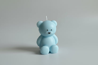 Bougie parfumée artisanale ourson bleu sur fond blanc