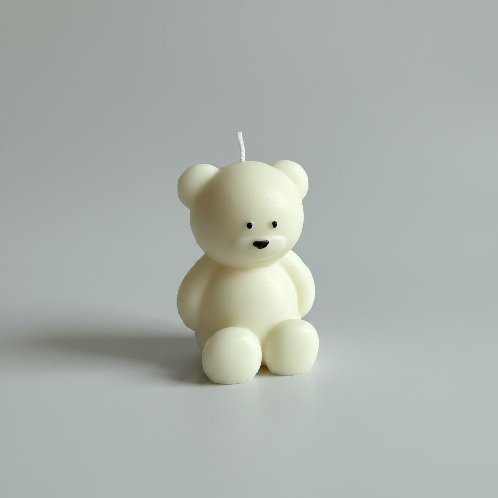 Bougie parfumée artisanale ourson sur fond blanc