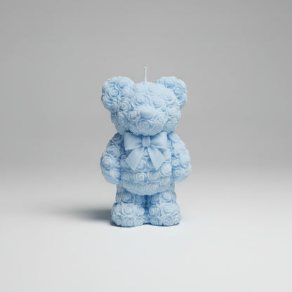 Bougie parfumée artisanale ourson fleuri bleu sur fond blanc