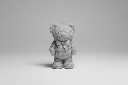 Bougie parfumée artisanale ourson fleuri gris sur fond blanc