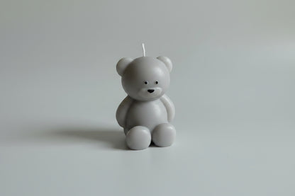 Bougie parfumée artisanale ourson gris sur fond blanc
