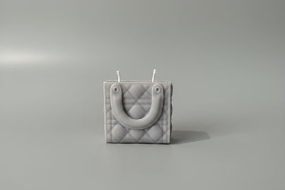 Bougie parfumée artisanale Sac book mini gris sur fond blanc