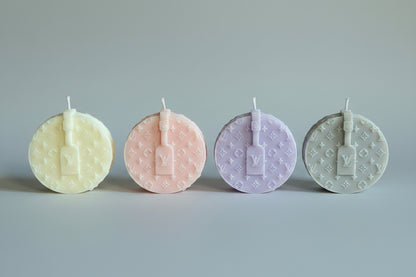 Bougie parfumée artisanale forme sac
rond rose, gris, violet et crème