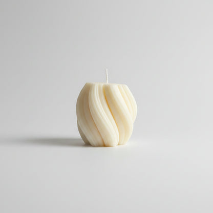 Bougie parfumée artisanale forme tressée crème

