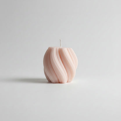 Bougie parfumée artisanale forme tressée rose