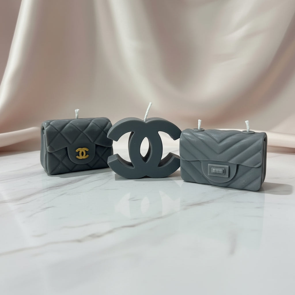 Bougie parfumée artisanale forme sac
et logo gris