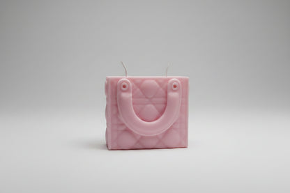 Bougie parfumée artisanale Sac Book Grand Rose sur fond blanc