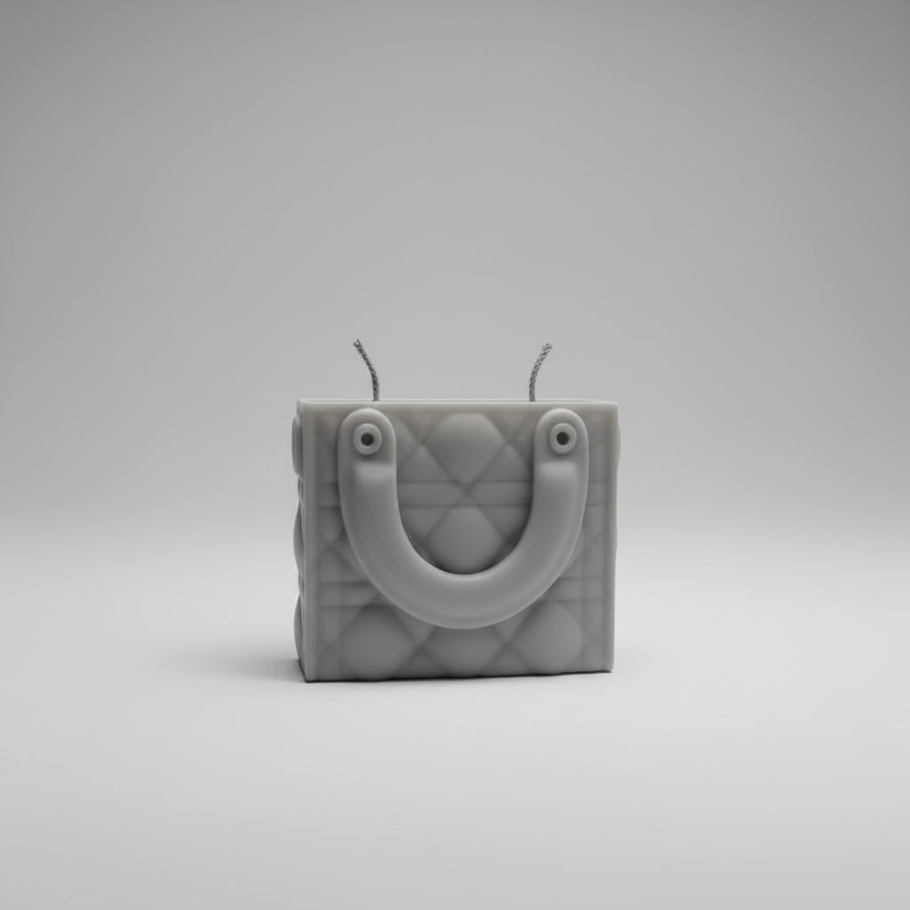 Bougie parfumée artisanale Sac Book Grand gris sur fond blanc